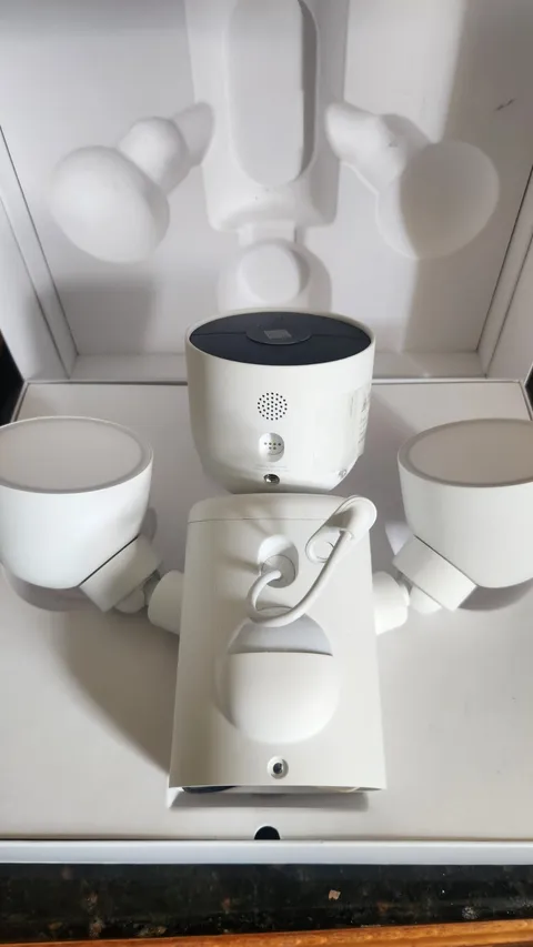 NEW Open BOX Google Nest Cam with Floodlight - Outdoor 3