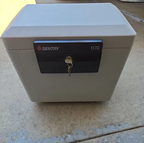 Sentry Safe Fire Proof Grey Color #1170 Lockbox Security Box w/ 2 Keys 