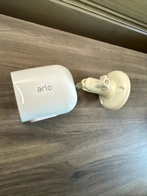 Arlo Essential VMC2030 Spotlight Single Wireless Camera w/Mount