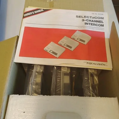Vtg. Realistic SELECTaCOM FM 3-channel 3-station Wireless Intercom 43-218A