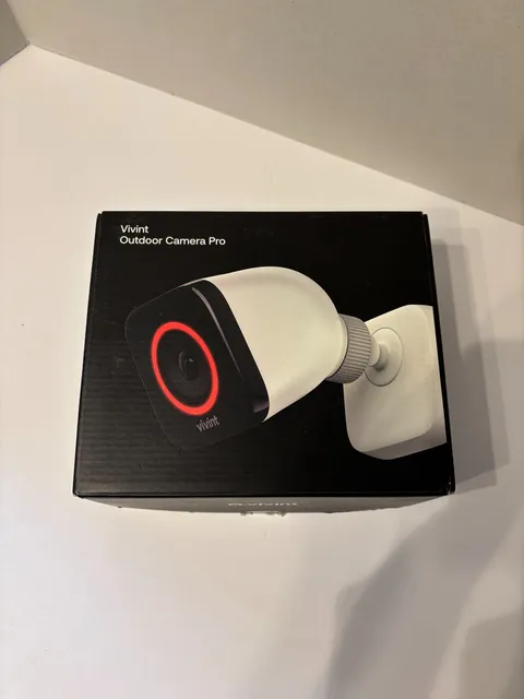 Vivint Outdoor Camera Pro Security Camera White New in Box Smart Home WiFi