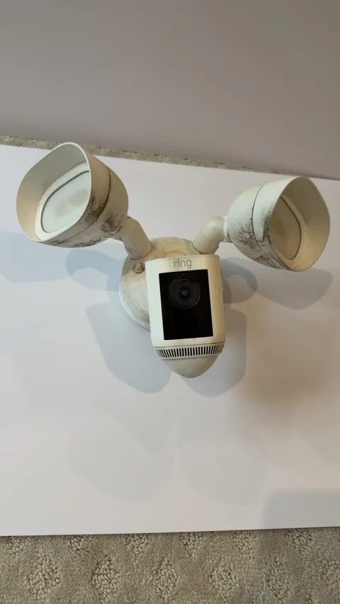 Floodlight Cam Ring Plug-In Mount for Wired Pro/Plus White