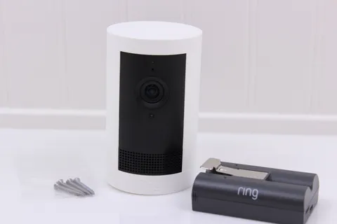 Ring Outdoor Cam Plus Battery Security Camera White w Battery & Mount 5CCEAB