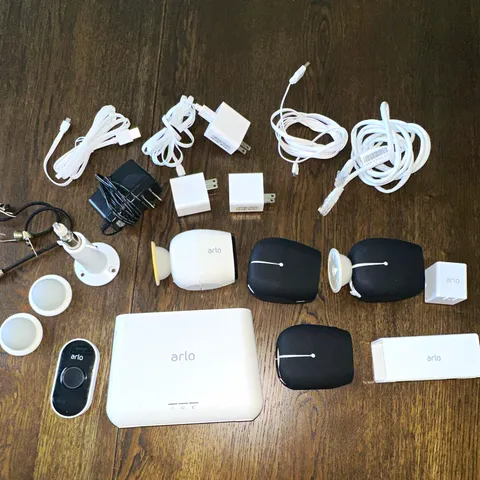 Arlo Wireless Wi‑Fi Security System 4 Cameras Base Station Charging Dock Alexa