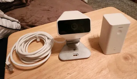 Xfinity Home Security SCHC2AEW Camera Indoor Outdoor Voice Night Vision W/ Plug 