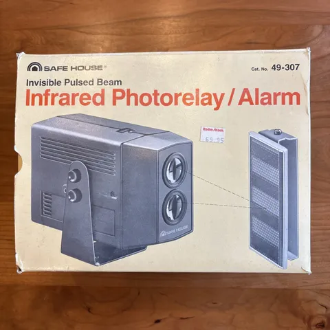 Safe House Invisible Pulsed Beam Infrared Photorelay / Alarm 49-307 Radio Shack
