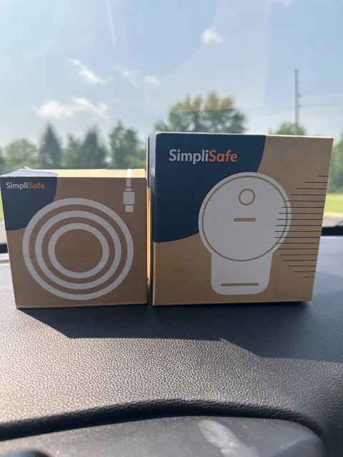 NEW SEALED SimpliSafe Outdoor Security Camera Series 2 CM021 + 16ft Power Cable