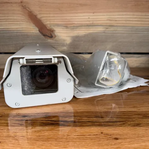 Pelco EH3512 Environmental Enclosure with CC3701H-2 Color Camera and Mount