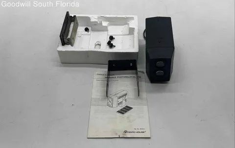RadioShack Safe House 49-310 Invisible Pulsed Beam Infrared Photorelay/Alarm