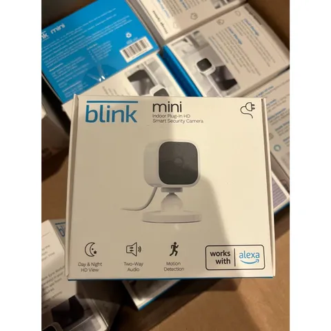 Blink Mini - Compact indoor plug-in smart security camera, 1080p HD video
