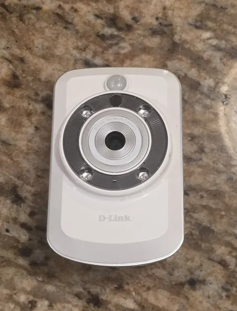 D-Link DCS-942L Enhanced Wireless Day/Night Home Network Camera 