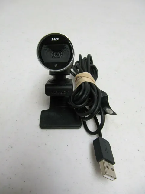 Microsoft LifeCam Cinema 720p HD Wide Screen Camera Webcam Model 1393 Windows 10