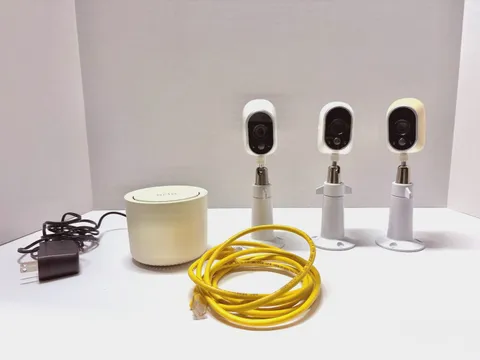 Netgear Arlo VMS3330 Wireless HD Security System - 3 Cameras & Base Station