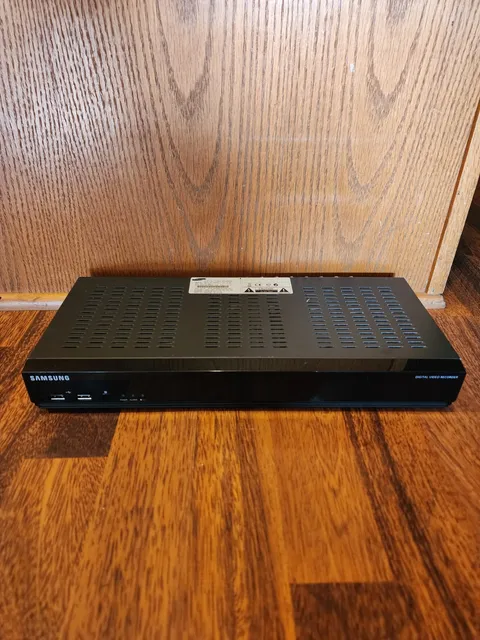 SAMSUNG DIGITAL VIDEO RECORDER SDR-5100N -UNTESTED