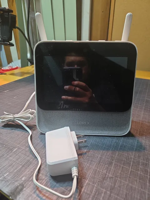 Lorex Smart Home Security Center Touchscreen L871T8E-Z