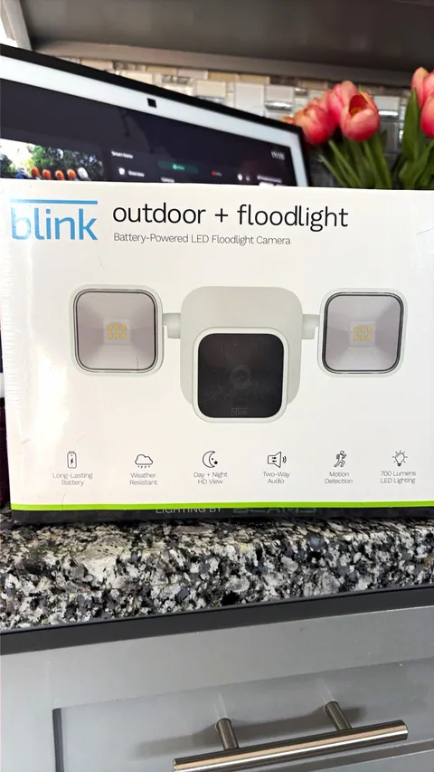Blink Outdoor + Floodlight Wireless Wi-Fi HD Battery Camera White, 2-Way Audio