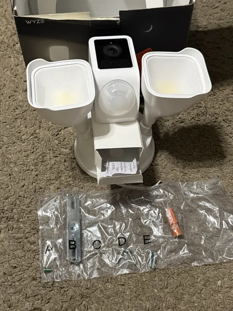 Wyze Cam Floodlight V2 Motion-Activated 2K HD Color Night Vision Camera