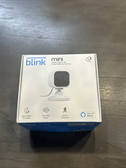 Blink Mini Indoor Plug-In HD Smart Security Camera White Tested Complete