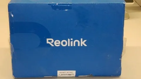 Reolink Argus PT Ultra Solar Security Camera White 360° Pan Tilt Auto-Tracking