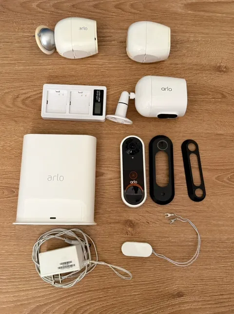 Arlo Home Security Bundle - 3 Cameras, SmartHub, Wired Video Doorbell - Pro 2