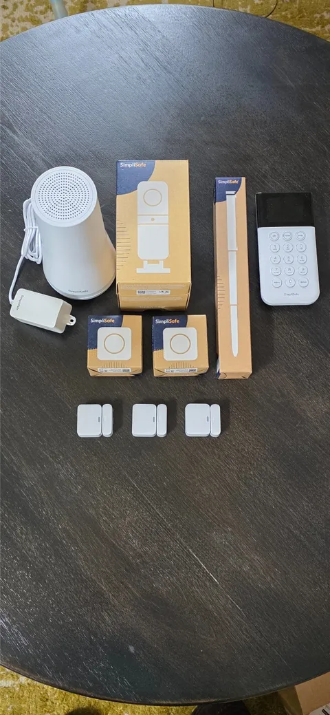 SimpliSafe Home Security System 8 Piece Kit