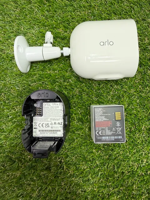Arlo Ultra 2 VMC5040 Spotlight Security Camera with Cord - 3