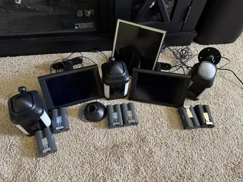 3 ring outdoor spotlight cameras. 3 solar panels. They all work great