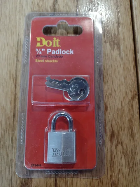 3/4" PADLOCK Steel Shackle Do It 219444 NEW w 2 keys - suitcase golf/sport bags