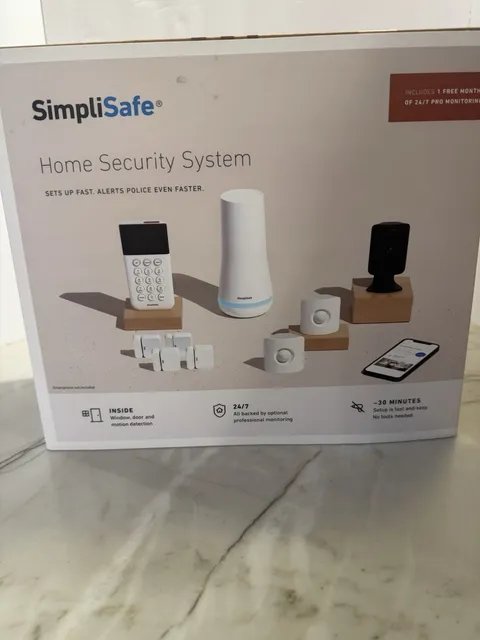 SimpliSafe 9 Piece Wireless Home Security System w/ HD Camera SS3-AMZ-3 New