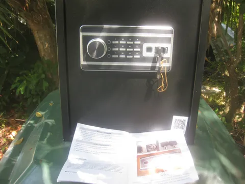 Safe/box Vevor 60L black 18 1/2 high x 13 1/2 wide x 12 deep two emergency keys