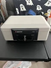 Sentry Fire Safe Security Chest 1100 Fire Proof with 2 keys - used but in great