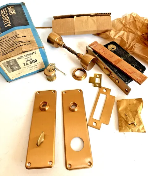 NOS VINTAGE  HERCULOCK DOOR LOCK BRONZE