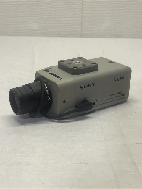 Sony SSC-DC14 Hyper HAD Digital Color Video Camera w/ Cosmicar 3.5-8mm 1:14