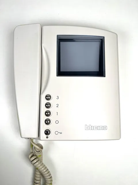 Bticino Terraneo Swing 334802 Wall Mounted Video Intercom with Bracket - 8 Wire ✅