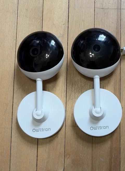 owltron Indoor Security Camera 4MP, 2 Pack 5GHz&2.4GHz-2 Pack, White