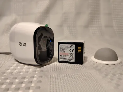 NETGEAR Arlo Pro Wire Free HD Camera VMC4030 White & Battery Powers On. Untested
