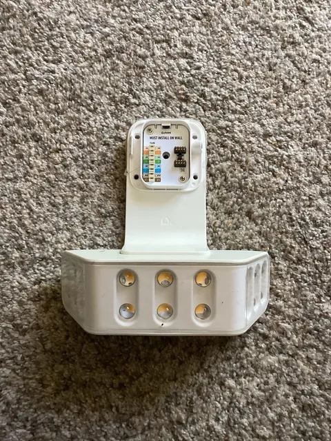 Vivint Spotlight Pro VS-ODL 100-WHT 180-degree People Tracking 