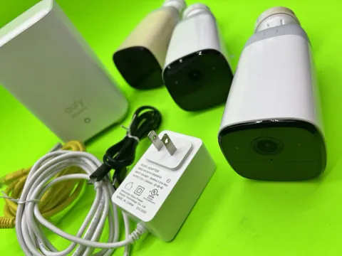 3x EufyCam 2 Pro (T8140) w/Mounts & Eufy HomeBase 2 (T8010)