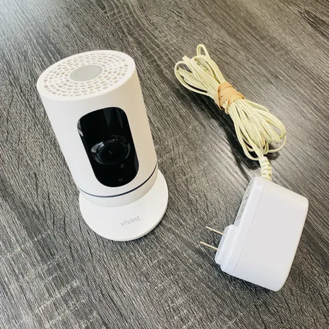 Vivint V-CAM1 Indoor 1080p Wi-Fi Security Camera with Power Supply Works Tested