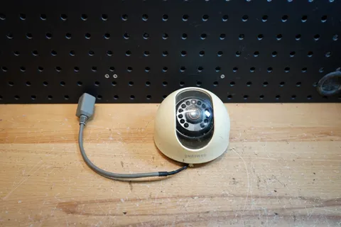 (S) Samsung SED-1001R Night Vision Indoor Color Dome Security Camera 12V