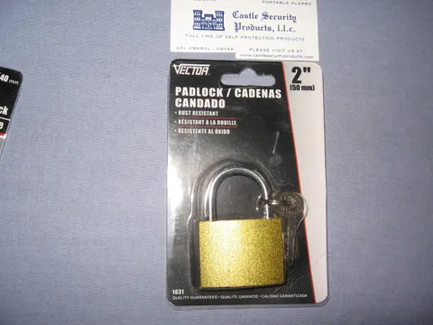 BRASS FINISH PADLOCK WITH 2 KEYS      FREE USA S&H
