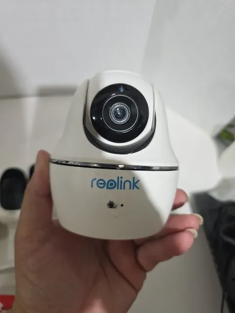 Reolink C1 Pro WiFi Indoor Security Camera Pan Tilt 4MP No Cables