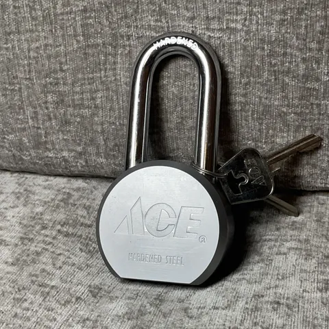 BRINKS 60mm HARDENED STEEL   COMMERCIAL PADLOCK   OUTDOOR   CUT & PRY RESISTANT