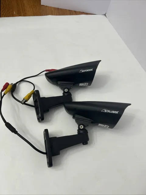 Defender 21004 Wired  Security Cameras Set Of 2 Cameras Only Black Used
