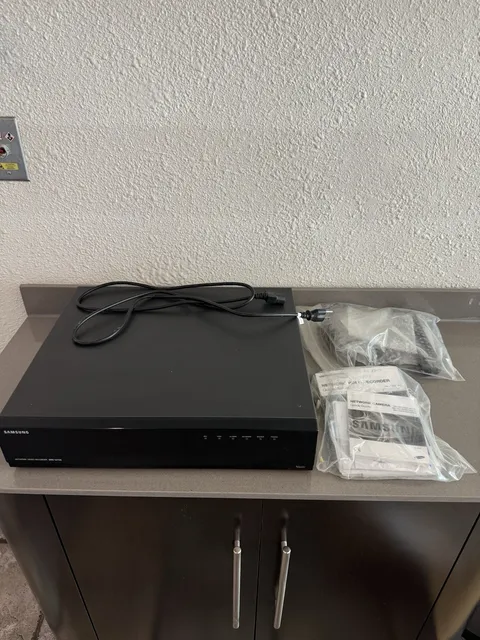 Samsung SRN-1673S 16 Channel PoE NVR Network Video Recorder 2TB HDD - Read Desc.
