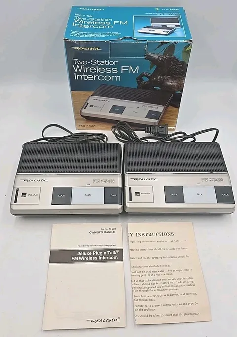 Realistic Two Station Plug and Talk Wireless FM Intercom #43-224 Vintage 90's 