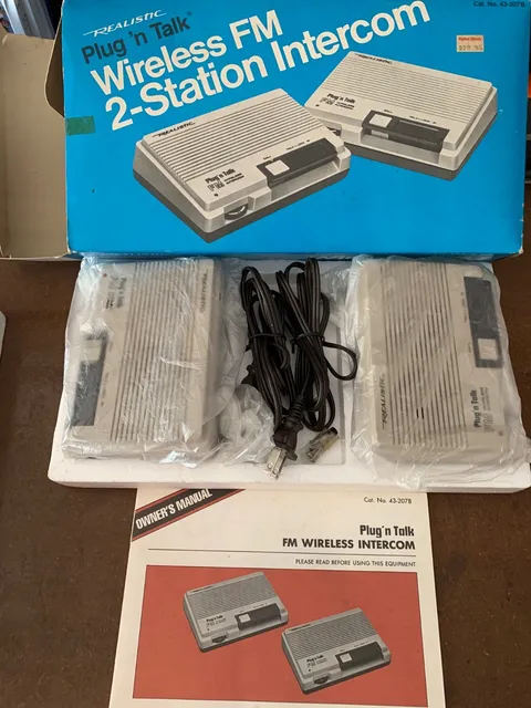 Vintage Realistic Plug`n Talk Wireless FM 2-Station Intercom System 43-207C wBox