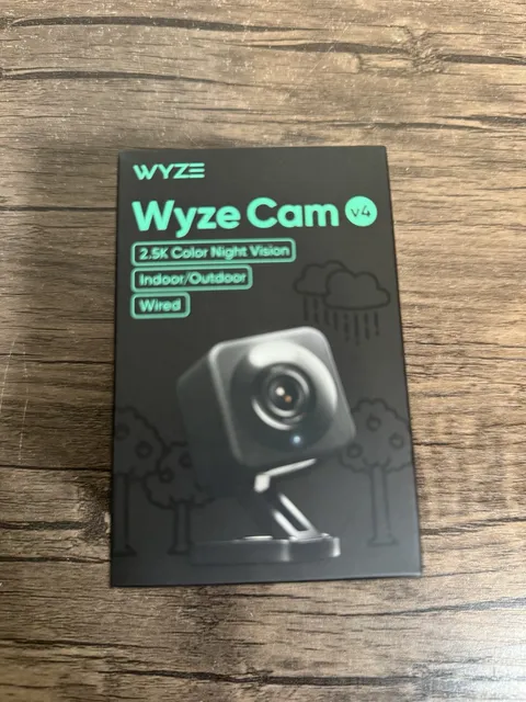 Wyze Cam v4 2.5K QHD Indoor/Outdoor WiFi Smart Security Camera Wired Black NEW