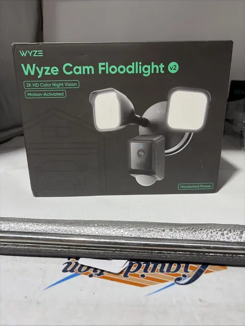 WYZE Wired Outdoor Wi-Fi Floodlight v2 Home Security Camera 2K Video BLACK