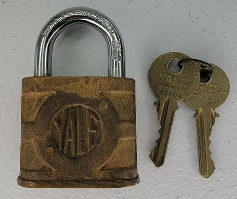 Vtg Yale & Towne MFG Co. Working Heavy Duty Lock Padlock w/ Key USA Security GUC